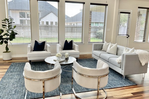 Living room with four chairs and blue rug