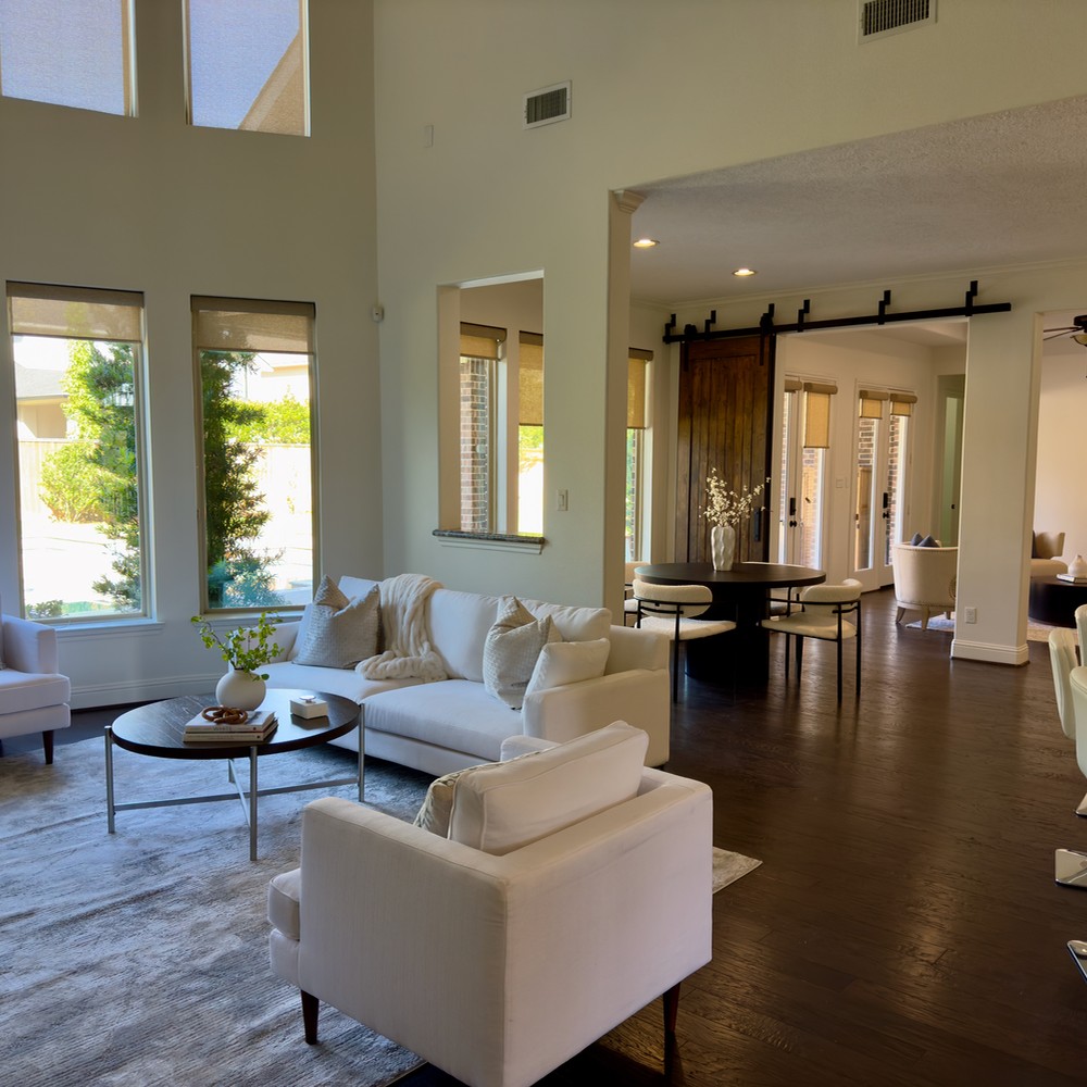 The Woodlands Home Staging: Overview of the living room, breakfast room, and sitting room.
